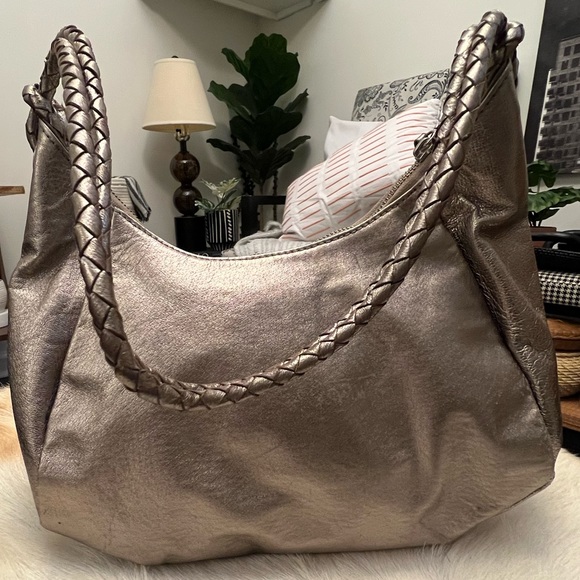 B. Makowsky Y2k Silver bow Bag - Picture 3 of 4